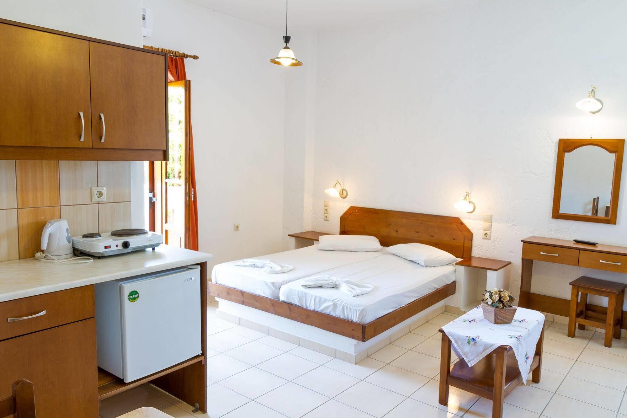 Ideal Hotel Kokkini Hani Luaran gambar